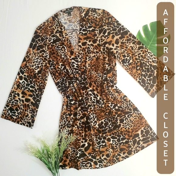Tops - 🍟 Womens tiger print cover up size small 🍟
